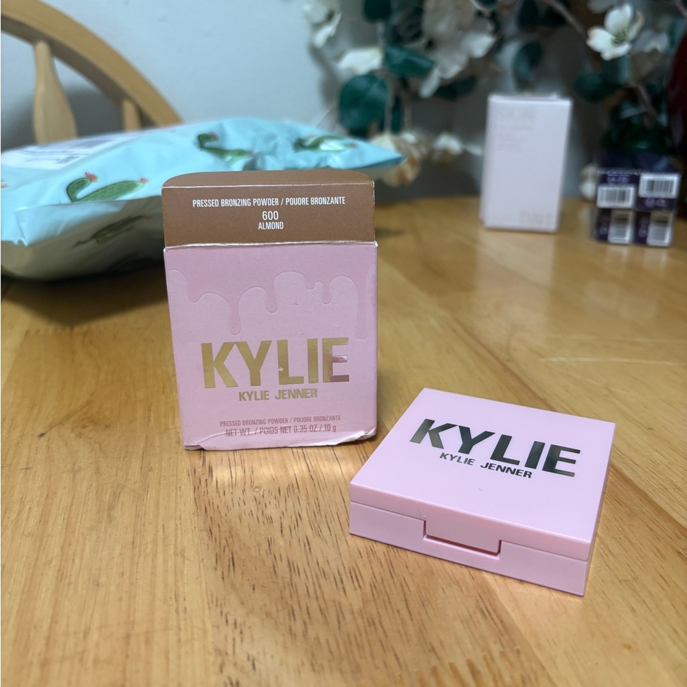Kylie 600 ALMOND ~ Pressed Bronzing Powder 0.35oz/10g New Boxed BNIB